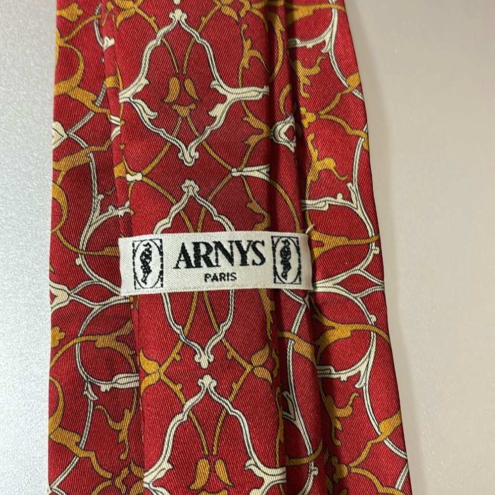 Vintage men’s silk tie. Great condition, looks new.